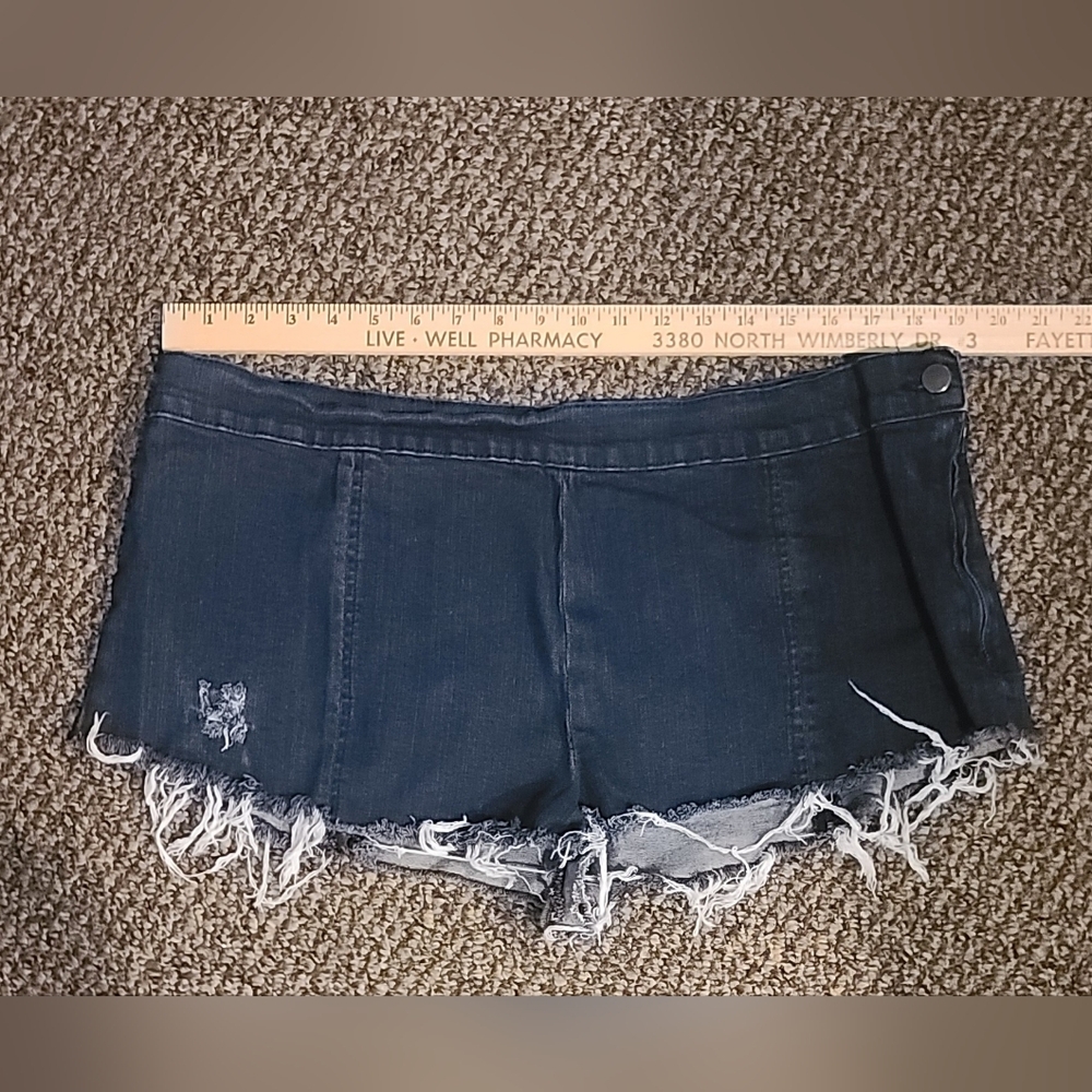 Forever 21 Women's Dark Blue Denim Frayed Hem Shorts 18